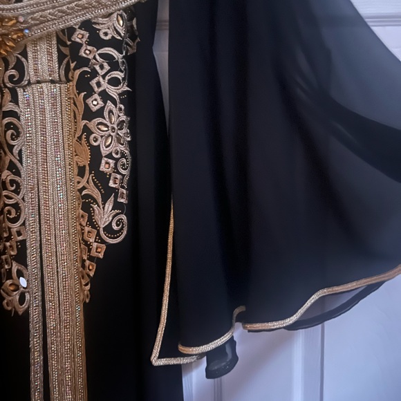 Abaya with belt - Picture 3 of 4